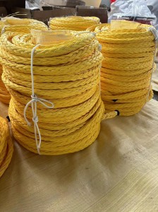 Light weight and high performance 12 strand uhmwpe rope for towing ships