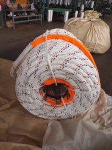 Dviguba pinta uhmwpe virvė su poliesterio dangteliu 56 mm skersmens 200 metrų ilgio